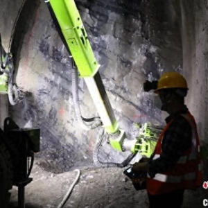 智能化设备助黄百铁路隧道掘进开启“加速度”