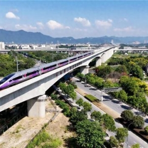 今日开通运营！紫色复兴号出发！