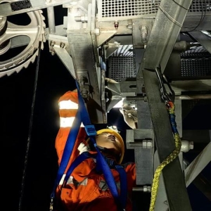 铁路供电设备也要“解秋乏”