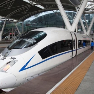 高铁耗电量巨大，速度那么快！行驶过程中，怎么做到正常供电？