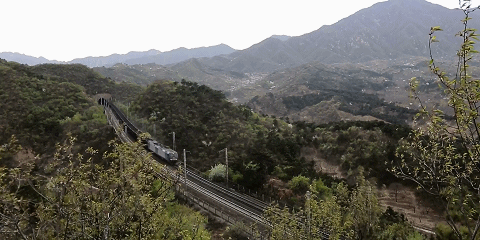 什么样的火车头，才能拉动万吨大列？