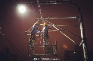 地铁爱科普：接触网为什么不能设置成一整根呢？