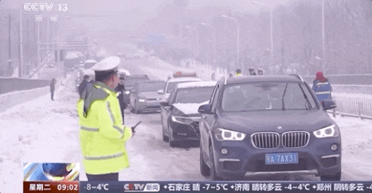 “打冰人”出动！高铁接触网除冰为何至今离不开人工？