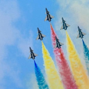 直达！今年可以坐着动车看中国航展