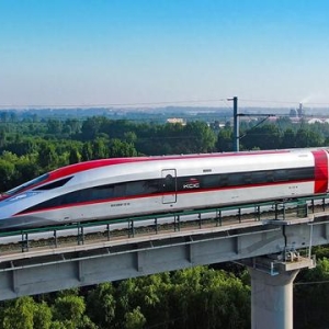 中日高铁每公里耗电多少度？负债6万亿，中国高铁为何连年亏损？