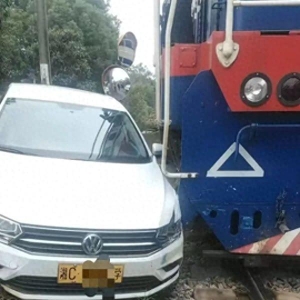 湖南湘潭发生铁路交通事故，当地回应：一教练车抢道火车