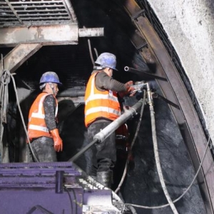 重大突破！银巴铁路贺兰山隧道建设已抵达宁夏界