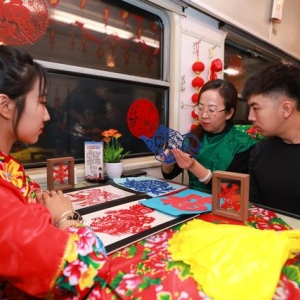 黑龙江：今冬首趟东北民俗文化主题列车启程#