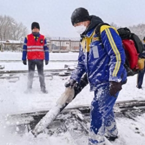 哈铁全力应对暴雪天气 保障铁路安全畅通