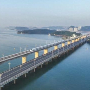 海上跑动车？这里足不出站就能看海！