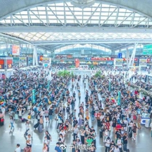 中国铁路客运量首破40亿人次，创历史新纪录