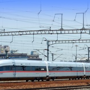 “复兴号”开展时速350公里体验运营