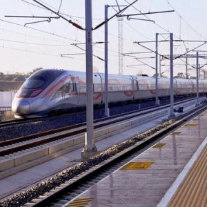 全长77公里、设计时速350公里 荆荆高铁12月8日开通运营