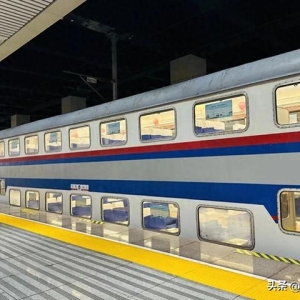 高铁动车时代普速火车还在继续开行，为啥双层火车却是很难见到