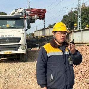 团结奋斗铁路人 | 王同兴：供电路，四季皆坚守