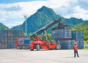 中老铁路老挝段累计开行货运专列近1．3万列