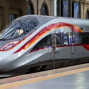 中国高铁崛起，西方肠子悔青？早知如此，当年为何大方转让技术