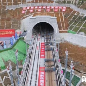 重庆中心城区⇌黔江，高铁全线辅轨完成，将1小时可达！