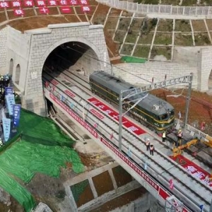 设计时速350公里！这条高铁，有新进展