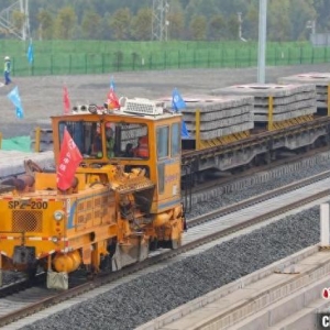 新建盘州至兴义铁路全线进入铺轨阶段