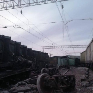 42节车厢脱轨 俄罗斯两货运列车在外贝加尔相撞