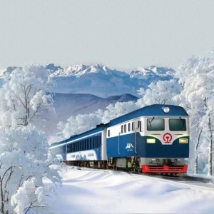 载着对冬日奇境的向往，驶入长白山冰雪奇缘——12月26日长白山雪国专列开通