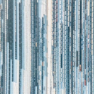 天空之城视角的冬日火车