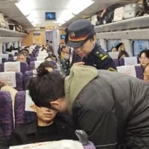 列车旅客突发疾病 多方携手化险为夷