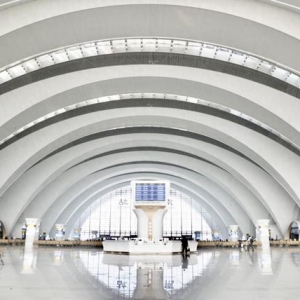 南昌打造全国性综合交通枢纽：十桥同架赣江，高铁“一城四站”