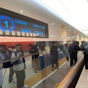 沪苏湖高铁开通仪式在湖州东站举行，首趟列车刚刚发车