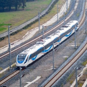 行李放哪儿？能充电吗？细节拉满！小交带你看“多功能”列车和“高颜值”车站