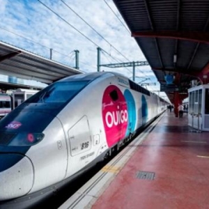 恐怖！法国高铁疾驰中，司机竟直接跳车！400乘客惊魂