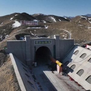 今天 银巴铁路贺兰山隧道宁夏段顺利贯通！