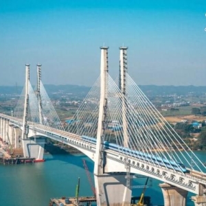 时速350公里，这条高铁即将开通！