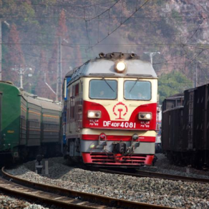 50年邓小平提出修建成渝铁路，中央决定搁置，邓：三个原因必须修