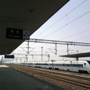 半年亏损800亿？14亿人养不起的铁路，挣到的钱都去哪了