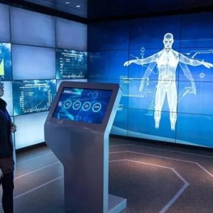 不用轨道就能行驶的中国智轨列车，在卡塔尔路测遭围观