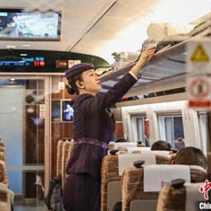 沈铁“盛京之约”第一乘务组首秀智能复兴号列车