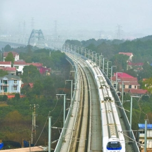 高铁线路为什么不修成直线？弯曲抵消钢轨热胀冷缩？别被忽悠了