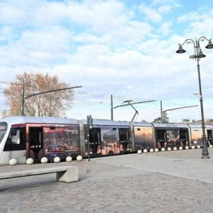 “深圳专列”闪现意大利街头，留学生：想家了！