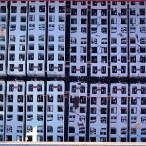 250台国产铁路车辆从天津港发往非洲，将助力蒙内铁路运行