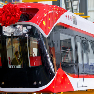 中国的“空中列车”有多牛？时速120公里在天上飞，到底安全吗？