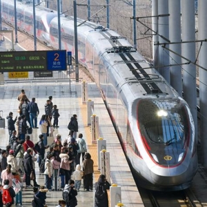拉近两地时空距离，旅客出行更加便捷，香港直达西安高铁开通