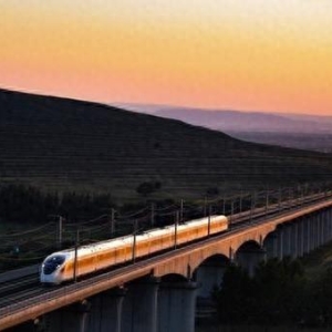 时评：高铁纵横，勾勒八桂大地锦绣图