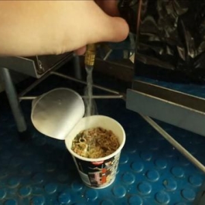 火车上的水是从哪来的？为什么一直有热水供应？揭秘火车供水全程