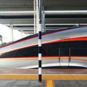 上新！复兴号智能动车组亮相贵阳