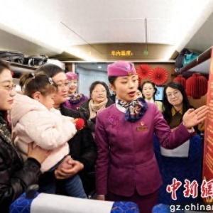 贵阳客运段：“复兴号”列车上的浓情腊八节