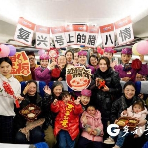 【高清组图】“复兴号”列车上的浓情腊八节