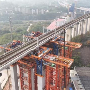重庆成功实现全国铁路建设首例桥梁墩柱托换