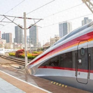 时评：铁路连接内外 驱动经济新引擎